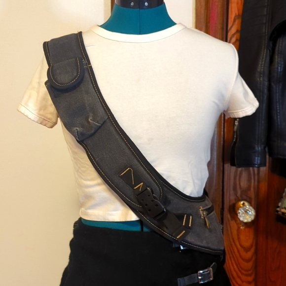 AERLIS Messenger/ Hiking Bag - Picture 4 of 6